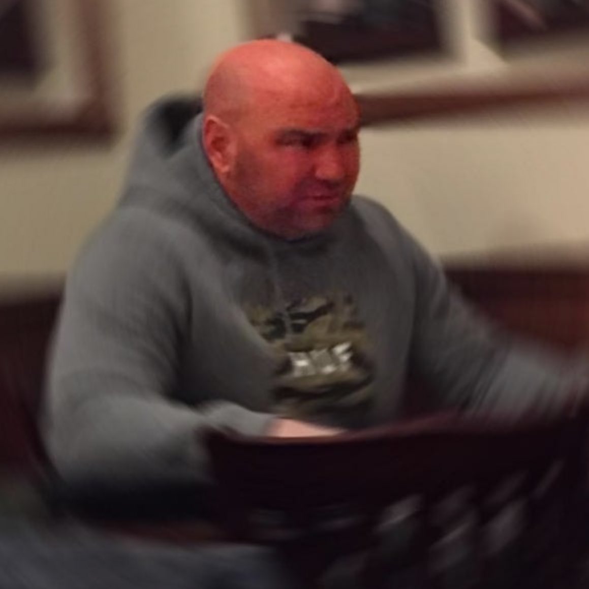 LaSueur_off's tweet photo. Dana White devant la performance de Cédric Doumbé ce soir 🥵

#PFLParis https://t.co/pUSZpDA3tu
