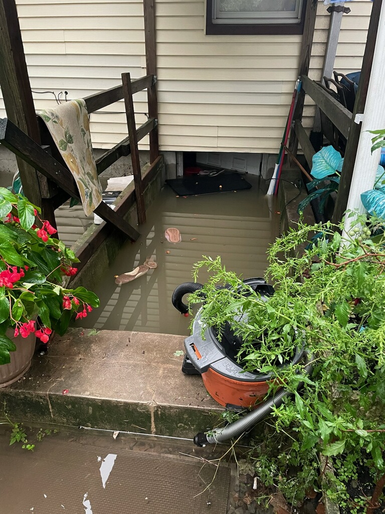 NJRedCross's tweet photo. Our temporary shelter, located at The Red Bank Salvation Army is now closed. Thank you to our disaster volunteers, who were out in Monmouth County communities today assessing damage and immediate needs of flood affected homes and families. https://t.co/npKkoXESDg