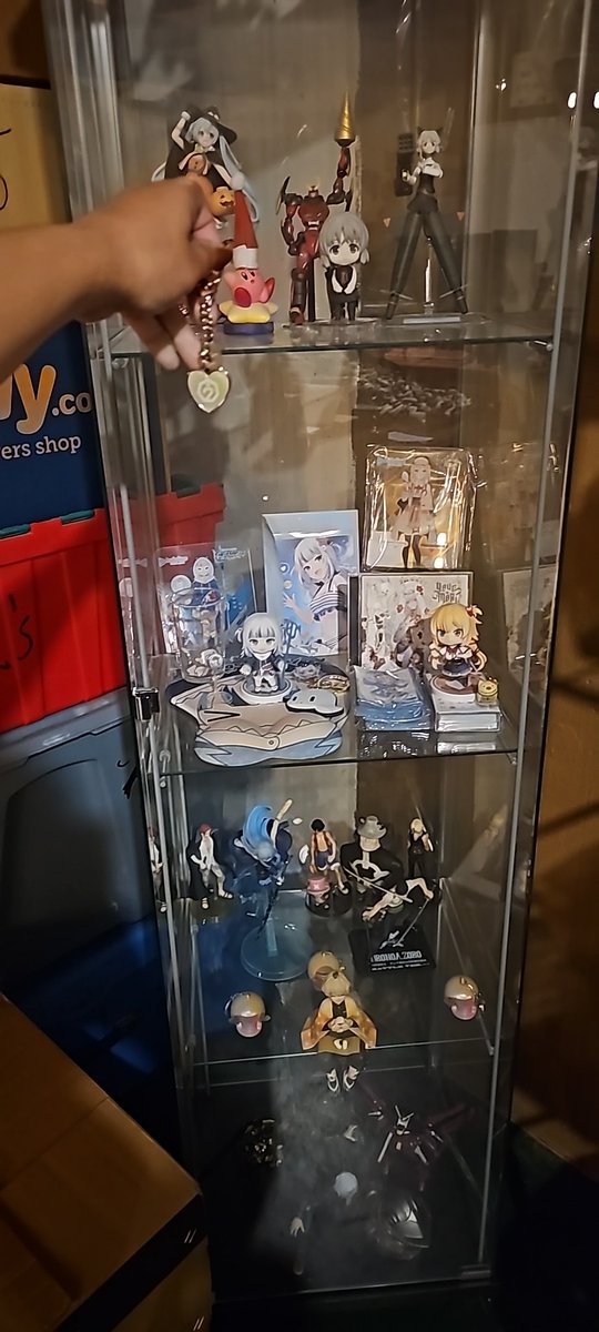 MoonlitAhgase's tweet photo. @ChoiceMusicLA Vtuber/anime collection and my got7 Keychain!!!! https://t.co/XEWAyg6Typ