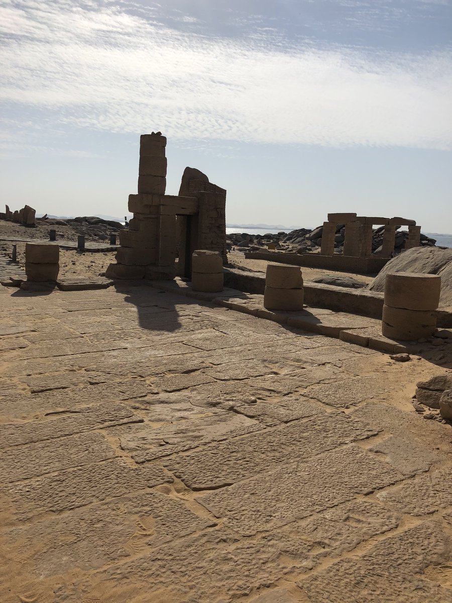 landoflove20's tweet photo. Rock chapel #Kalabsha dedicated to Dedwen. Left outer doorway , an unknown King offering wine to #Dedwen https://t.co/KKiKOY2b28