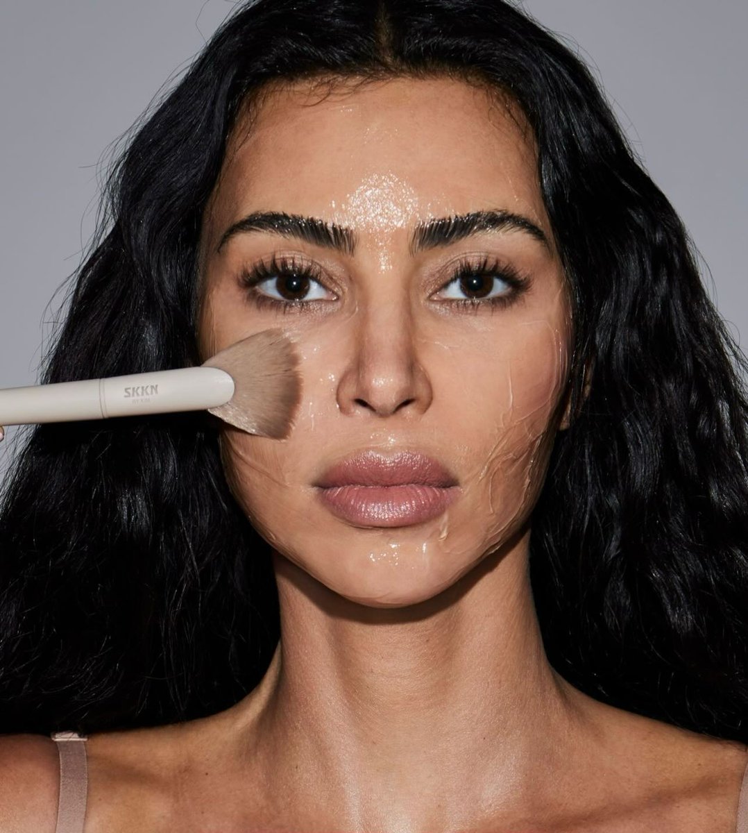StreamerzUpdate's tweet photo. Kim Kardashian via Instagram 👀 https://t.co/NspbCNUsky