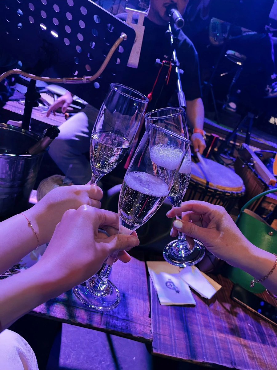 daltonmwapoa's tweet photo. Enjoying life with the best 🥂😚 https://t.co/VNZtVFUC6s