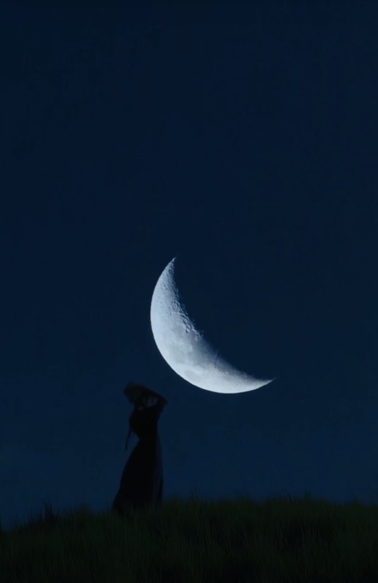 Biz asla beraber olamayacağız Aynı,evi Aynı teni paylaşamayacağız Aynı,masada oturmayacağız hatta Aynı,şehirde bile oturmayacağız Aramıza şehirler girecek hiç karşılaşamayacağız! Tesadüfler bile bizi bir araya getiremeyecek! Sonrada birimiz öleceğiz diğerimiz hiç bilmeyecek.🤍