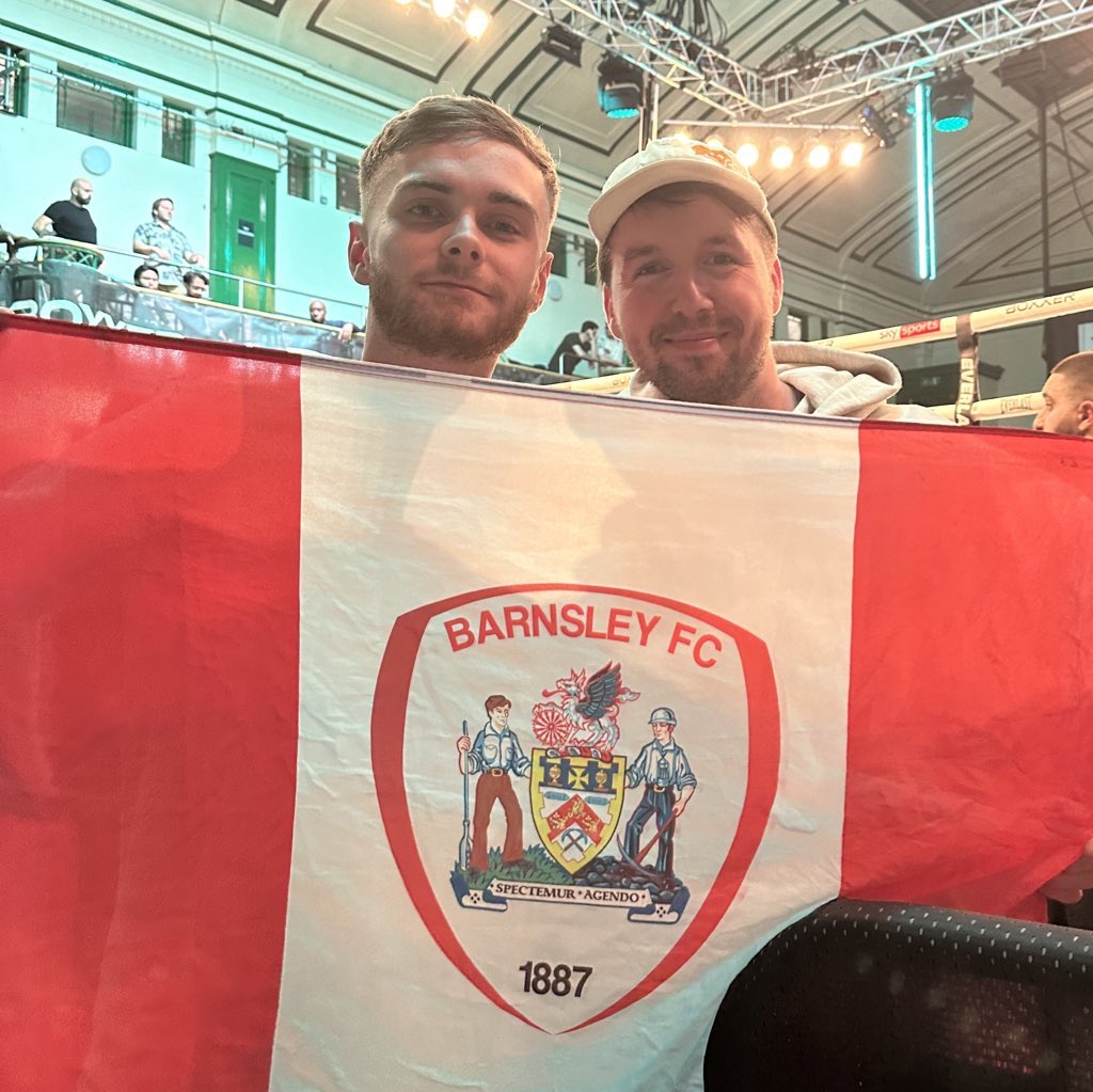 alexfrancis04's tweet photo. Even YouTube royalty love the tarn!

@Callux and @AnEsonGib 🔴 https://t.co/nq5erNocwO