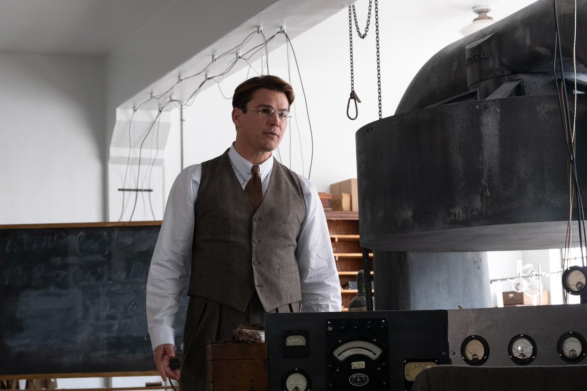 JillianChili's tweet photo. I need the Oppenheimer awards team to realize that Josh Hartnett is THE supporting actor to push; he literally has the a similar narrative as the one being pushed and a far better role and performance in the story of Oppie. Would be one of the best nominations of all time. https://t.co/iqGs7iQuE1