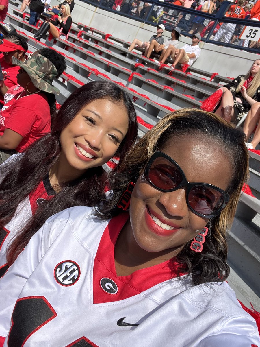 Nikki_JACTC's tweet photo. Let’s Go Dawgs 🐶❤️🖤 #H1TM4N  #️⃣1️⃣4️⃣ #wareagle 🥵 https://t.co/id1BXA6JwL