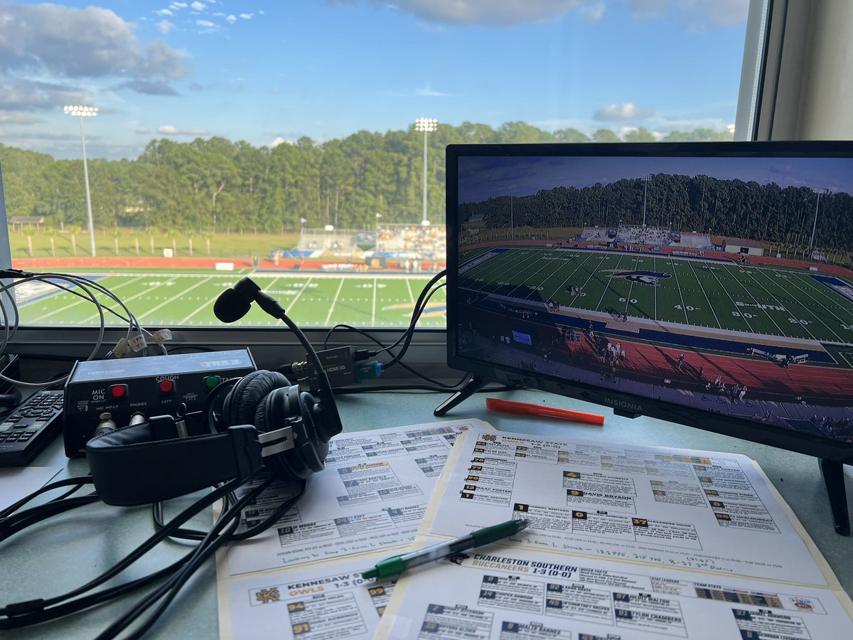 True Freshman Zolten Osbourne will make his first start in front of a home crowd as @CSUFB hosts FBS bound <a href="/kennesawstfb/">Kennesaw State Football</a> as both teams look to snap their 3-game losing streaks.

Kick in about 15 minutes over on ESPN+ with <a href="/JDelongchamps/">Jack DeLongchamps</a> and <a href="/Justin_Biegel/">Justin Biegel</a>