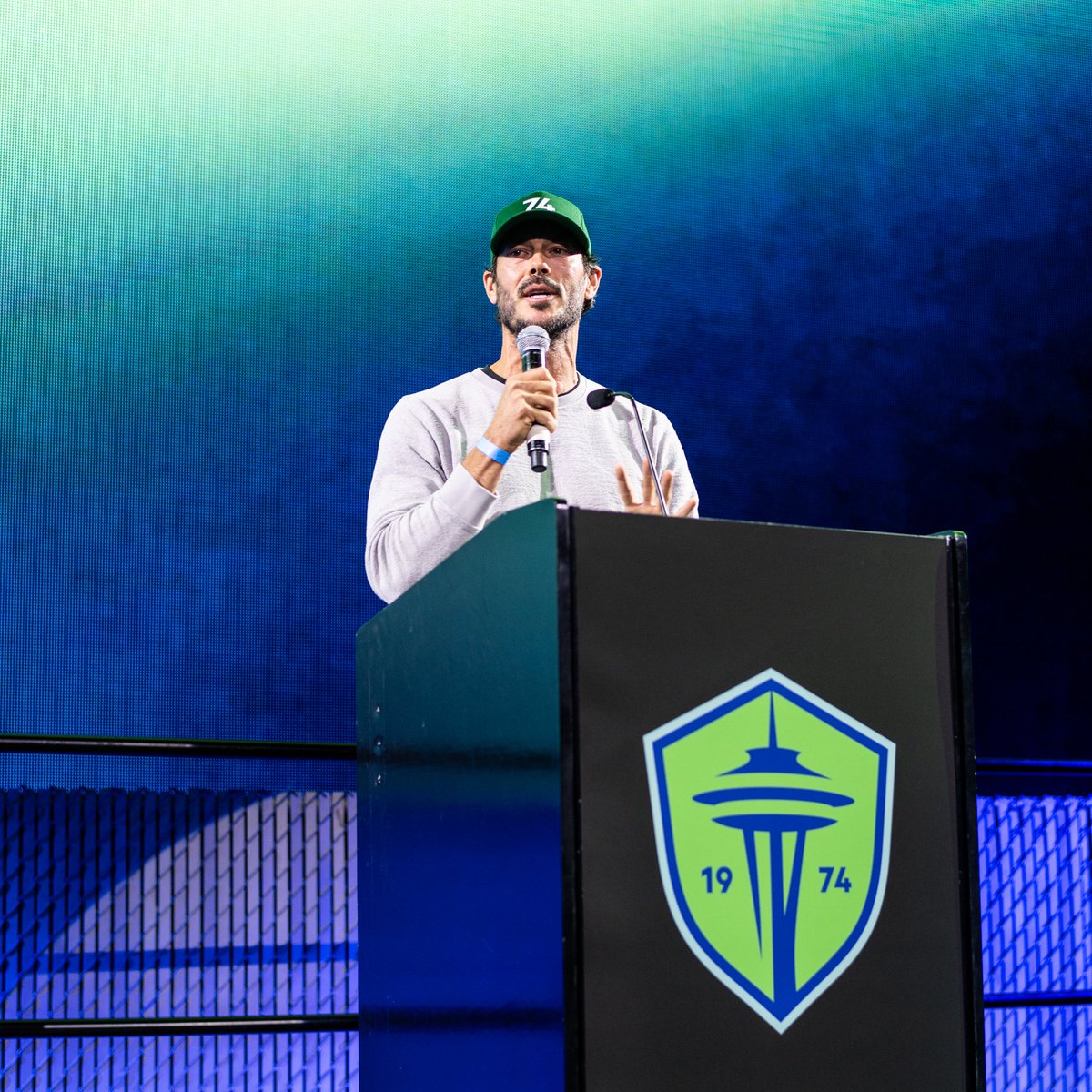 Listen to the latest episode of Side x Side! Host @brad_evans3 is joined by special guests during our brand evolution party at MoPop on Tuesday. 💚 ➡️ sndrs.com/pod