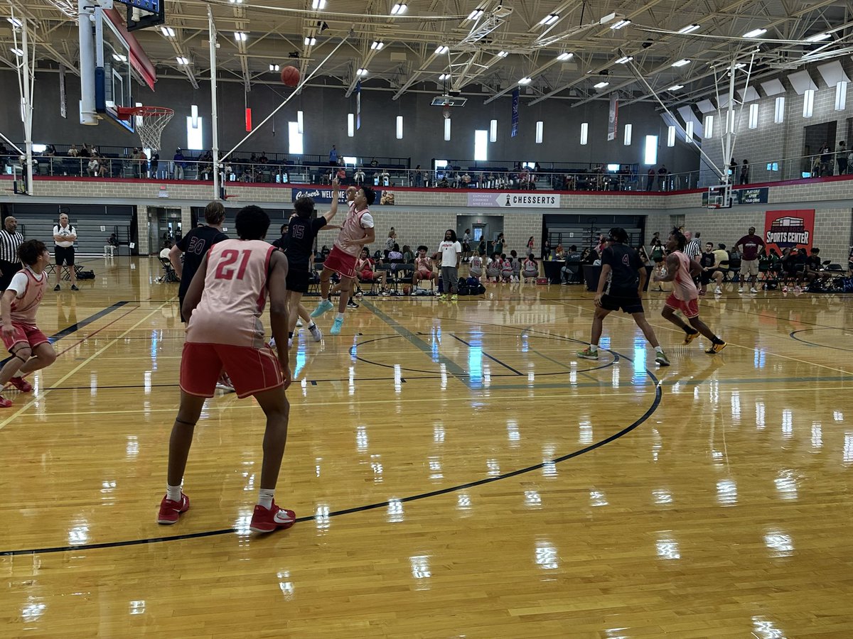 🏀The CenTX #I35HSShowdown🏀

Gritty @JudsonHoops1 team, Bryce Clark with the 1 handed floater. They trail @rockhoops 37-33, 2nd half
#AlamoCityHoops #ACHGBB