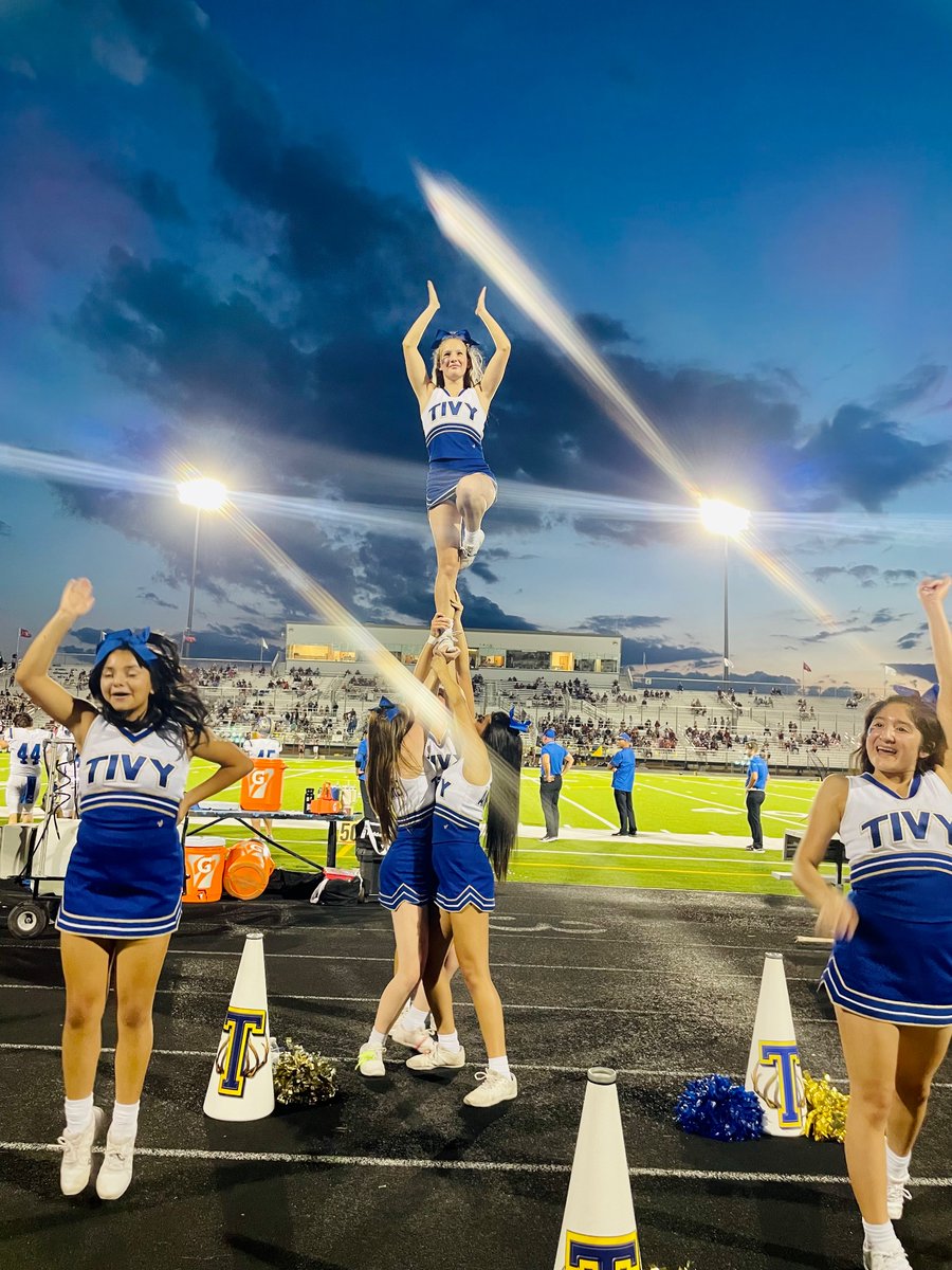 CheerTivy's tweet photo. FNL!📣💙💛🔥 https://t.co/CIB24FnN01