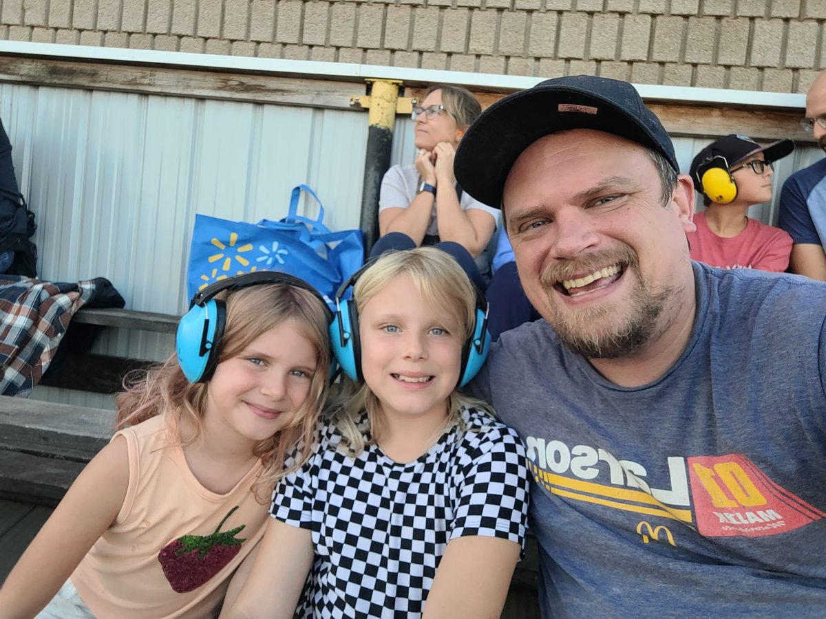 These cuties and I went all the way to <a href="/HumberstoneRace/">HumberstoneSpeedway</a> in Port Colborne for the last sprint car races of the summer. 
We're looking forward to another awesome night at the track with the <a href="/ActionSprints/">Action Sprint Tour</a> &amp; <a href="/SOSsprints/">Southern Ontario Sprints</a> 
#TweetYourSeat <a href="/WingedNation/">Winged Nation</a> <a href="/ThePostman68/">Steve Post</a>