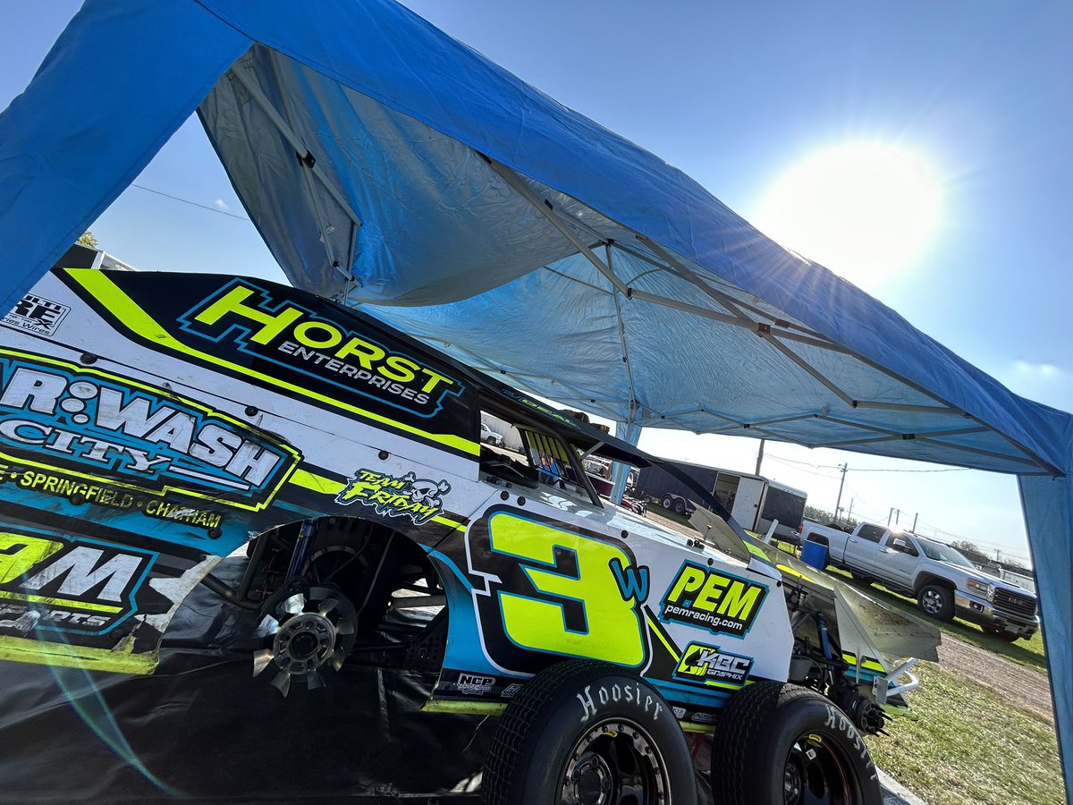 DIRTcarRacing's tweet photo. Last year’s #DIRTcarFallNats Pro Modified Feature winner BJ Deal bagged a third-place run in the main event last night.
The Brownstown, IL-racer leads track points at @brownstownbull and is looking to wrap up the season with his first DIRTcar win of the year at @LincolnILSpdwy. https://t.co/YsaXVXMM3A