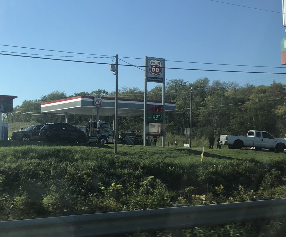 MBBKDesigns's tweet photo. Pickup ran over a gas pump at glenpool, ok. #okwx #oknews https://t.co/VpfWadhIur