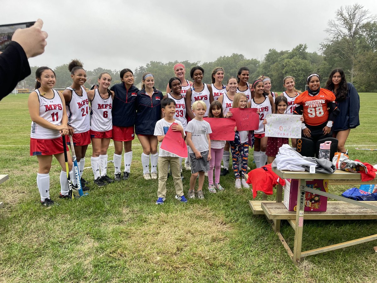 DDaytonMFS's tweet photo. Girls soccer and field hockey senior days…..plus a visit from our Lower School class to cheer on the Foxes! 🦊 https://t.co/NinIicPz8o
