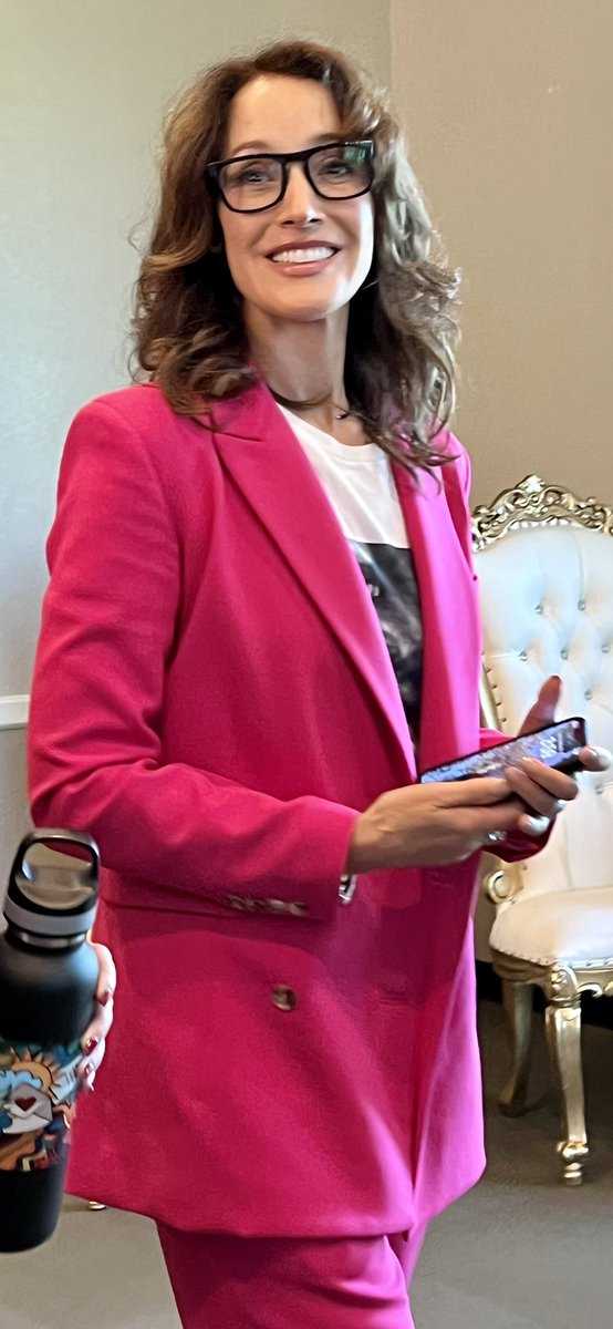 zashikabuta06's tweet photo. In honor of meeting @jenniferbeals at #giganticon, I humbly offer my #tibette #fanfiction. Meeting her has inspired me to write again. Will post finales of #atthebeginning and #crossthesevenseas eminently. ☺️📝💛

https://t.co/h41BBwxH7K https://t.co/LtH5NGoobS
