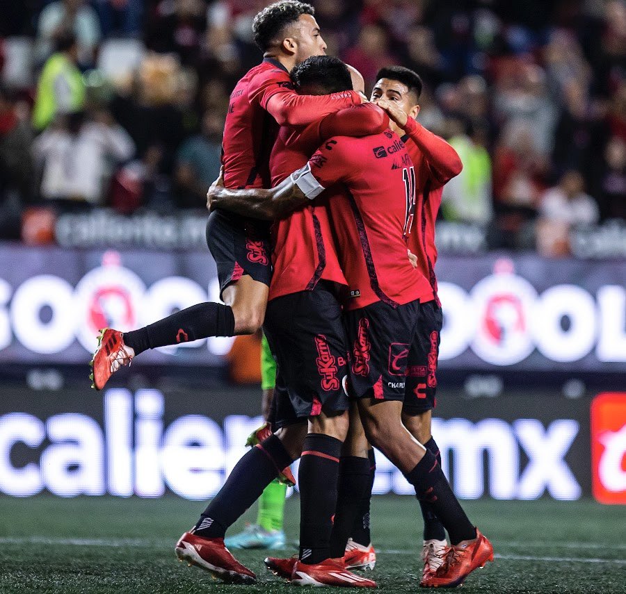 LuquiiRodriguez's tweet photo. Feliz por una nueva victoria en casa 🔴⚫️
Todos juntos @Xolos 💪🏻 https://t.co/lP0NNOkm2F