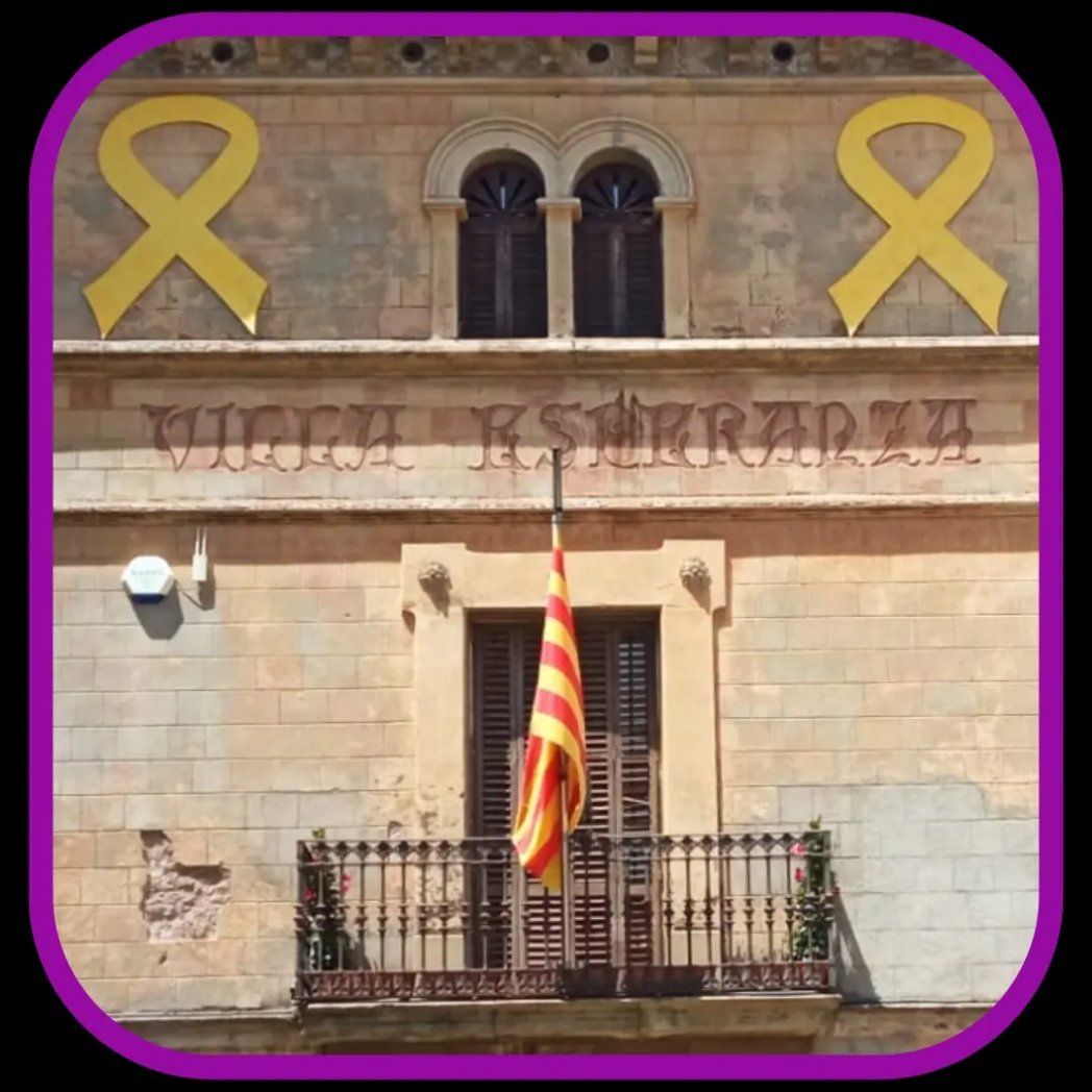 IxFolguerolesAM's tweet photo. Avui fa 6 anys que vam defensar el nostre dret a votar per la independència del nostre país.
Plegats vam aconseguir fer-ho i si ens ho proposem podem tornar-hi.
Mantenir-nos en la lluita i defensar allò que vam aconseguir es fa cada dia més necessaria.

Seguim lluitant! https://t.co/gPOnLlVHVS