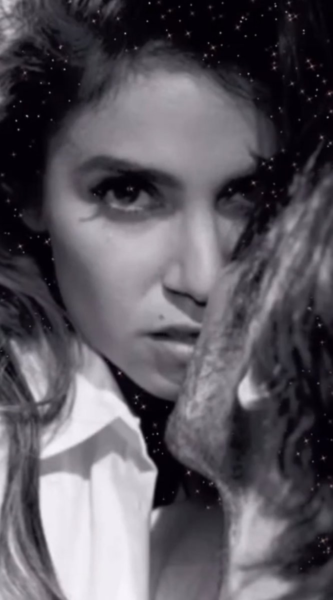 mollyhereandnow's tweet photo. This photoshoot was erotic. TY @sally_peace for posting with a song on your IG. Just beautiful. #Somereed https://t.co/fVaiCu4qmS