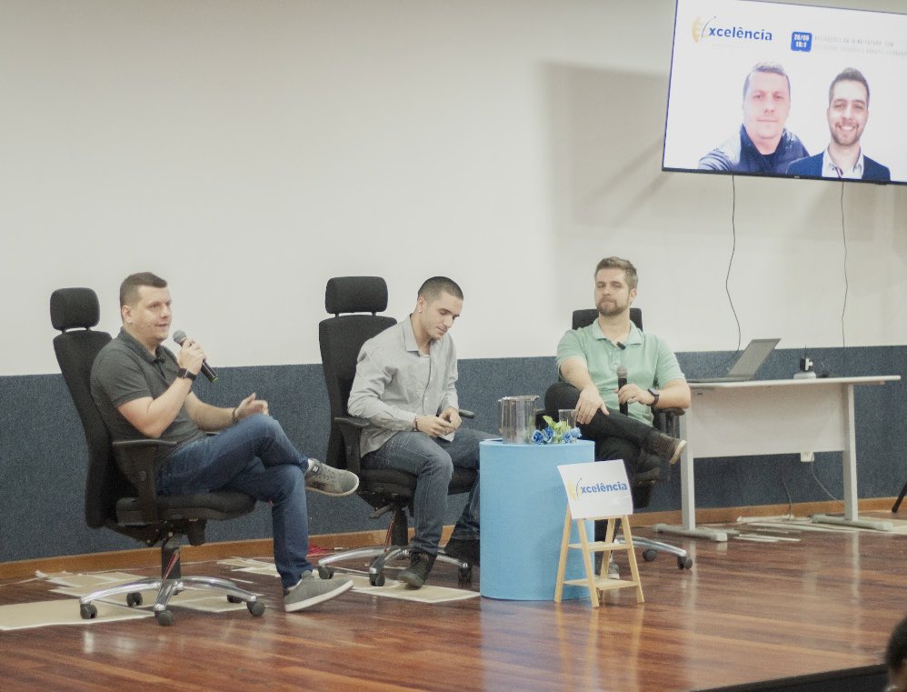 AnraFernandes's tweet photo. Bate papo sobre as Aplicações da Inteligência Artificial no Futuro, durante a Semana Acadêmica do curso de Administração da UFRRJ - Campus Três Rios. Parabéns a toda a equipe pelo evento incrível. #UFRRJ #CampusTrêsRios #LifeLongLearning https://t.co/MqgOe21i1g