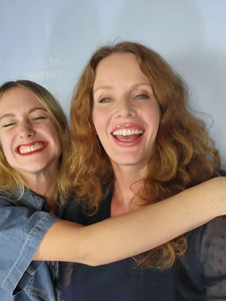 Finallyyyyyyyy my first selfies with @bexmader 🥰 Thank you for always matching my vibes 😂💚💚💚💚💚