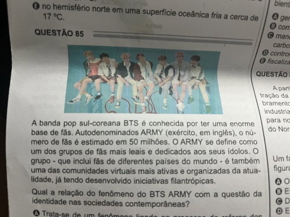 TAENERVOUS's tweet photo. e hoje que rolou uma questão sobre o BTS no simulado https://t.co/a3HnwnECpm