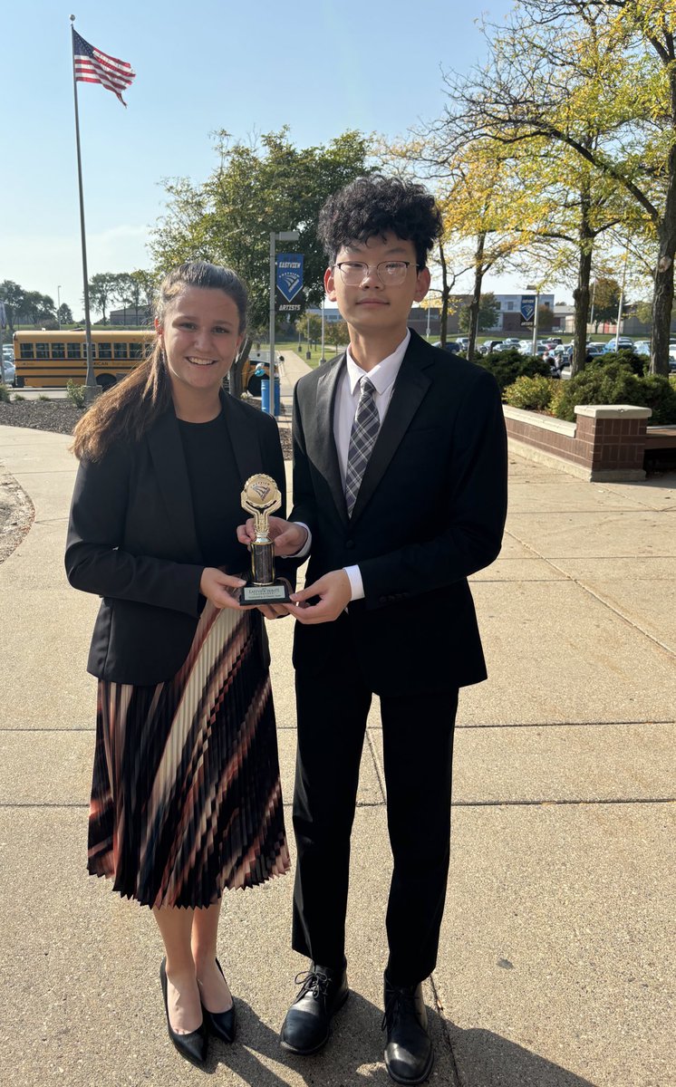 eriklwalker's tweet photo. Fairmont debate had a great day with JV and varsity all sitting with an even record or better and a big shout out to the 5 novice debaters attending their first tournament and the team of Bel Lutterman and Leon Yang taking 3rd in the JV division! 
#fmtdebate #fmtcards https://t.co/pgISfjxXUN