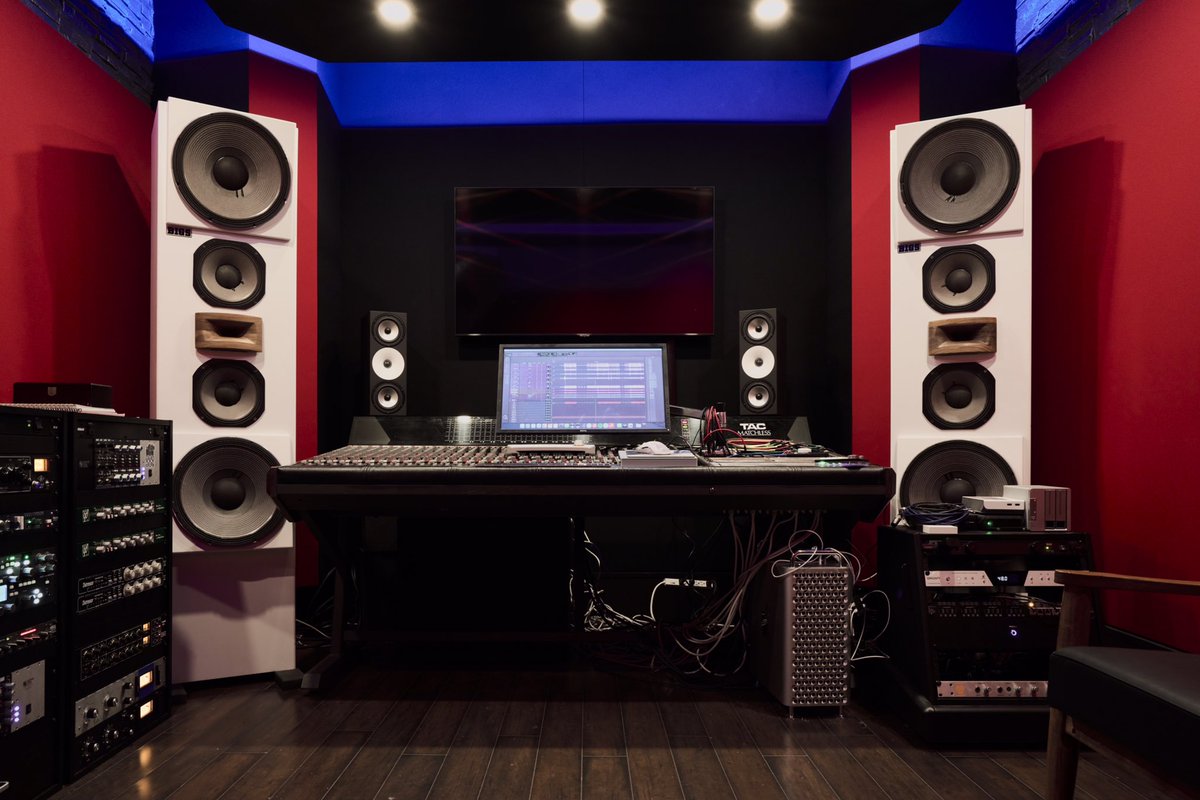Sevnt3's tweet photo. Specials:
Book 2hrs($85/hr) or more and get a free mix/master
Or
Book a 4hr block and get an hour free
DM for bookings https://t.co/Sv1WN0nGn3