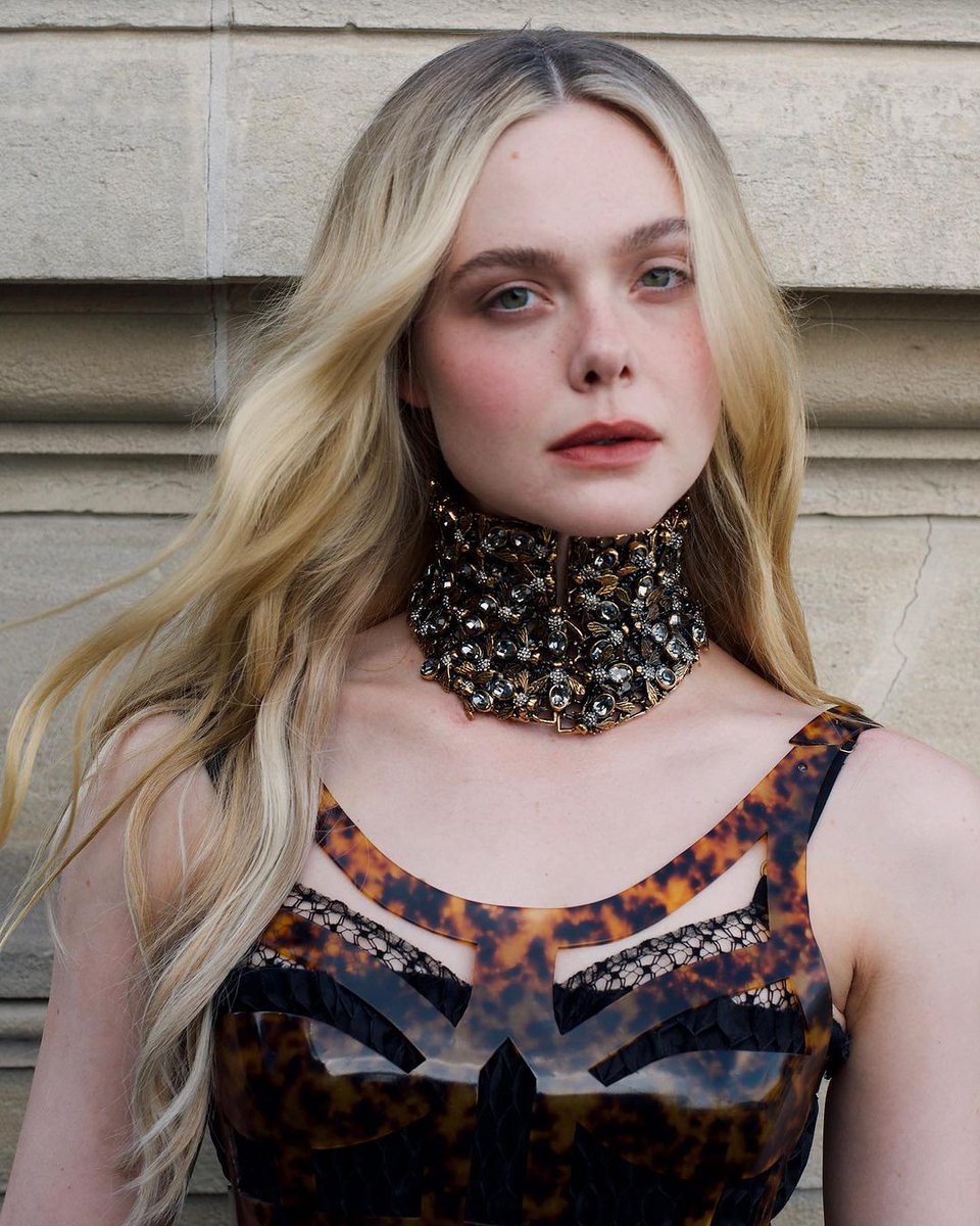 elleupdate tweet picture