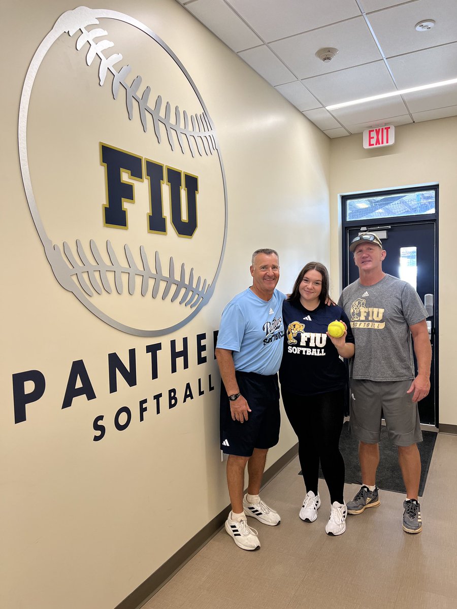 VillazonMeagan's tweet photo. Excited to announce that I have verbally committed to continue my education and softball career at FIU. Thank you to my parents, coaches and all my teammates that have been part of my journey. Paws Up. 🐾!! https://t.co/B90aa5tIL6