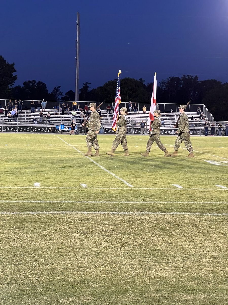TSAllen1's tweet image. Proud to have these 4 @bmhslions students present our Nation's Colors for homecoming. The students are enrolling JROTC Marshall Tech School.#Marshallproud