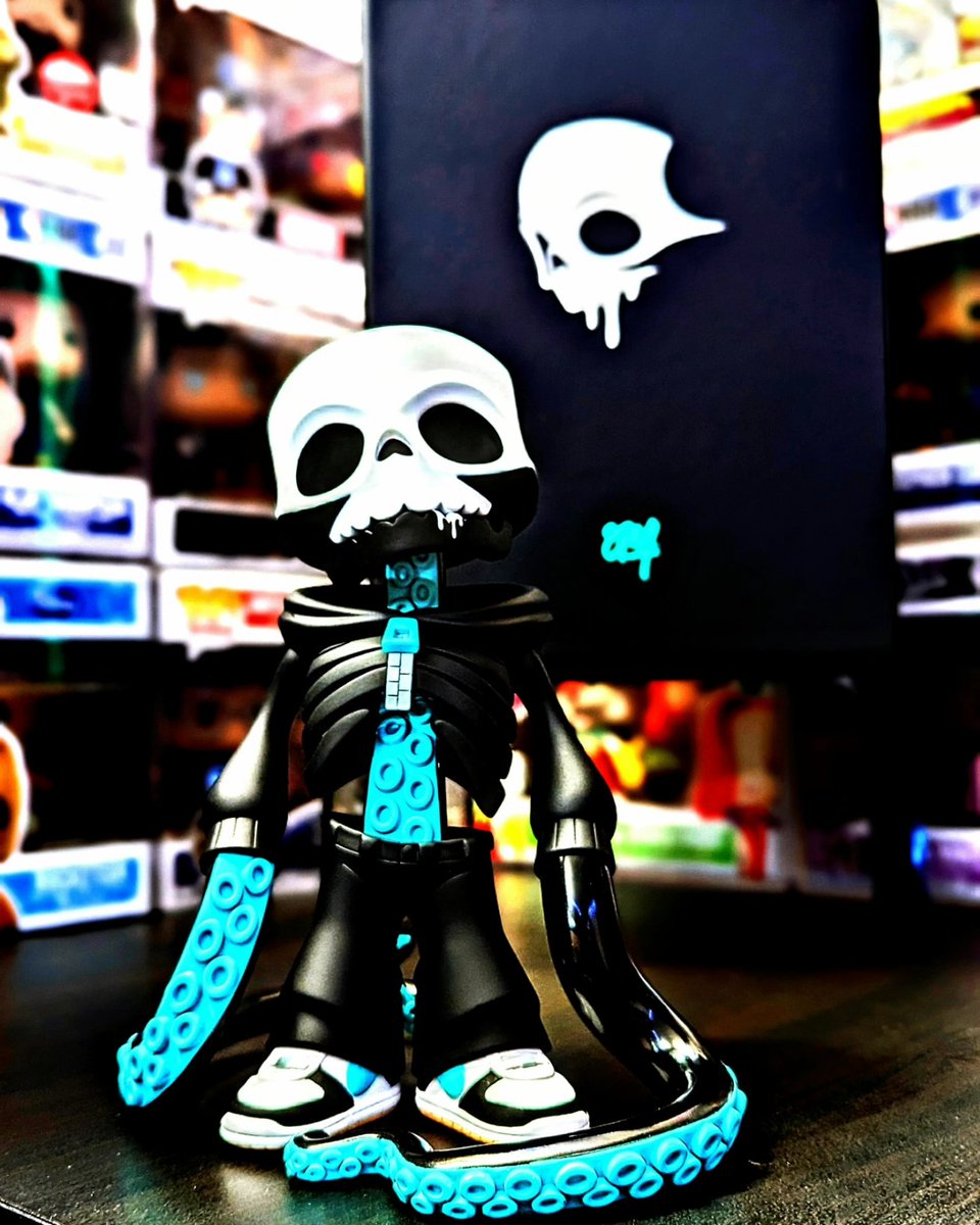 bearded81bandit's tweet photo. Meet Jimmy OG × Mint Edition.  Newest collab from #8pm (not sure their X handle) and @myplasticempire, and probably our favorite figure in our collection.  He's half Ghoul.  Half Kraken.  All Dead.  Can't wait for their #NYCC2023 exclusive

#designertoys @DisTrackers https://t.co/DIAkNR7dt5