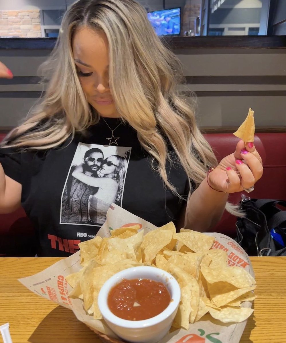 I saw @trishapaytas go to chilis so I went to chilis…