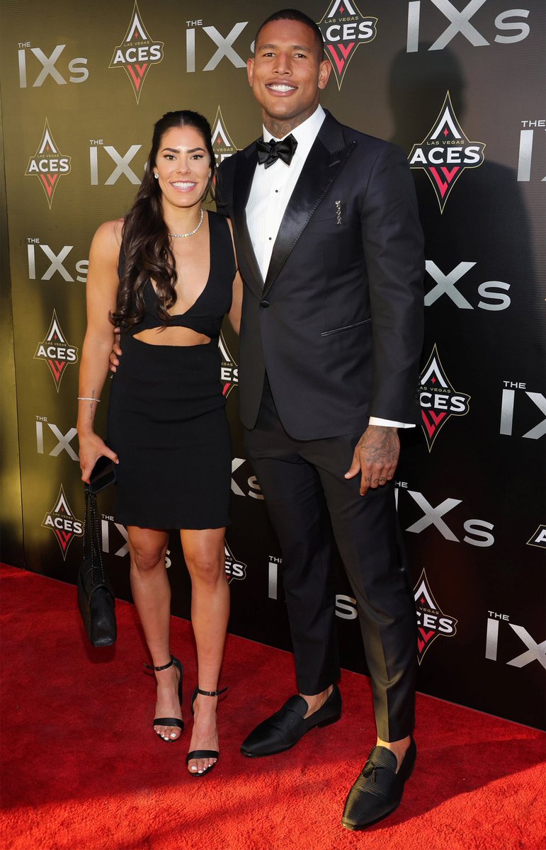 MeloRevPanthers's tweet photo. Darren Waller’s time with the New York giants was short lived. He told the giants he wanted to be closer to his wife Kelsey Plum who plays out in Vegas. The giants traded the star tight end to the Los Angeles rams for a second rounder. https://t.co/IDQCv2lafF