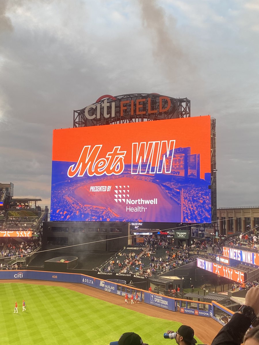 CalmYourMitts's tweet image. GAME 1 WINNNNNNNN!!!!!!!!!!
#MetsWin
#PIITB
#LFGM
#YaGottaBelieve
#LGM
