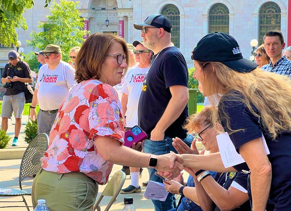 epmurphymn's tweet image. #HotLaborSummer is powerful autumn action. With @sagaftra in their fight for pay increases and protections for creative work.