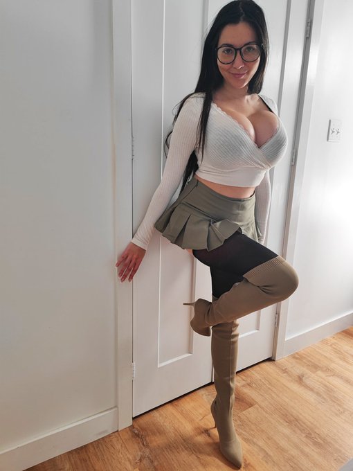 #boots #bootsaddict #MiniSkirtBeauties https://t.co/5LEDLgzjoz<a href="/tag/boots"class="tags">#boots</a><a href="/tag/bootsaddict"class="tags">#bootsaddict</a><a href="/tag/miniskirtbeauties"class="tags">#MiniSkirtBeauties</a>