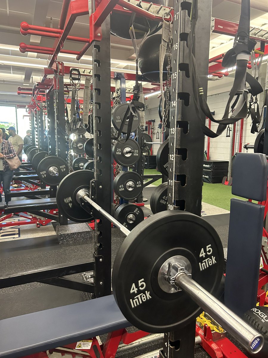 avanata2's tweet photo. Grateful and blessed for the opportunity to be be on campus and check out the facilities.  @RMU_Football.   Thank you @80sCane57 @coachtyler34 @TheDariusDavis for having me.  Amazing game day atmosphere and coaching staff. #LetsGoBobbyMo https://t.co/ZmAdXNvLDZ