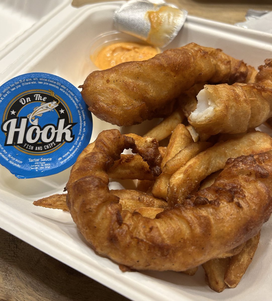 MarshallRTeague's tweet photo. #Saturday afternoon #foodie find #OnTheHook #FishAndChips #FoodTruck You KNOW itโs good
when Stella IS licking her lips ๐
sinking our teeth n2 #Weekend
Cheers EVERYone! https://t.co/TrdUFaoOP2