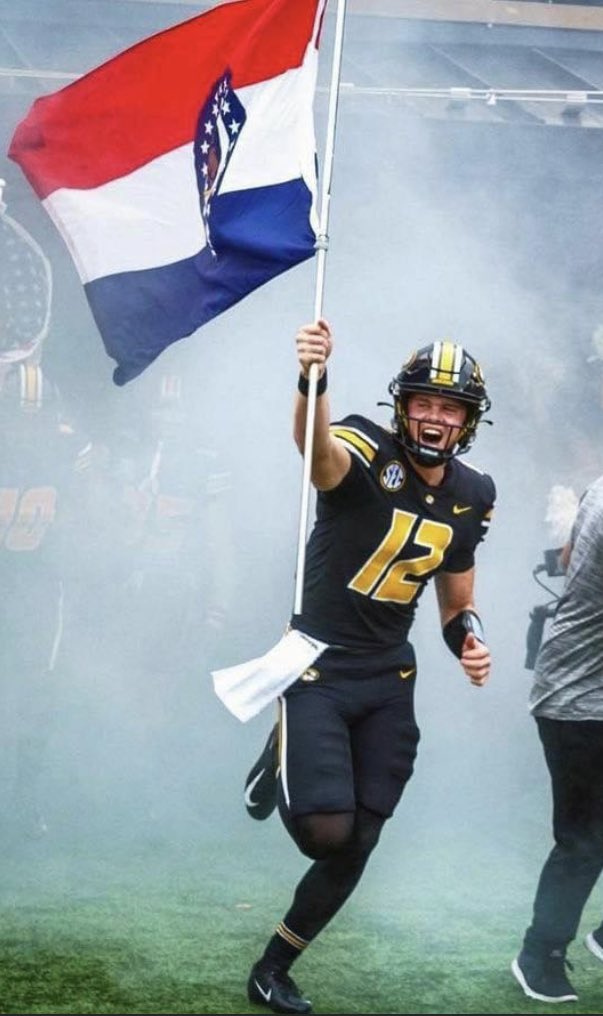JediTruman's tweet photo. The QB1. The captain. The true son. He really deserves this all. https://t.co/Z8sYs4g0DD