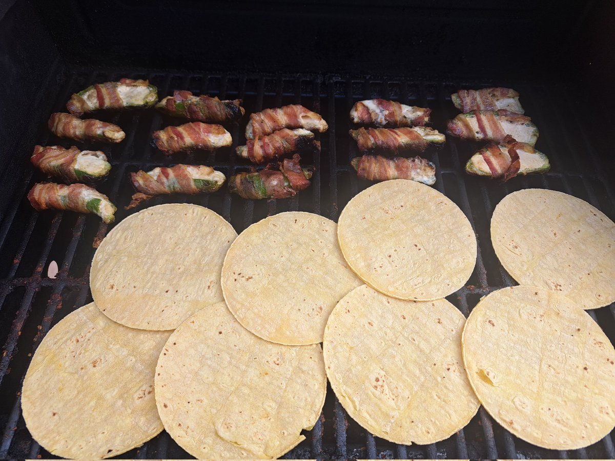 JennyAstello's tweet photo. I did some grilling before the show tonight. Made tacos,  with salsa, rice, guacamole, and stuffed jalapeños. ❤️ 🥑🥩🌮❤️  #OnPatrolLive #OPLive #OPNation @ReelzChannel @OfficialOPLive #OPLiveSnacks https://t.co/nGFKepx1hE