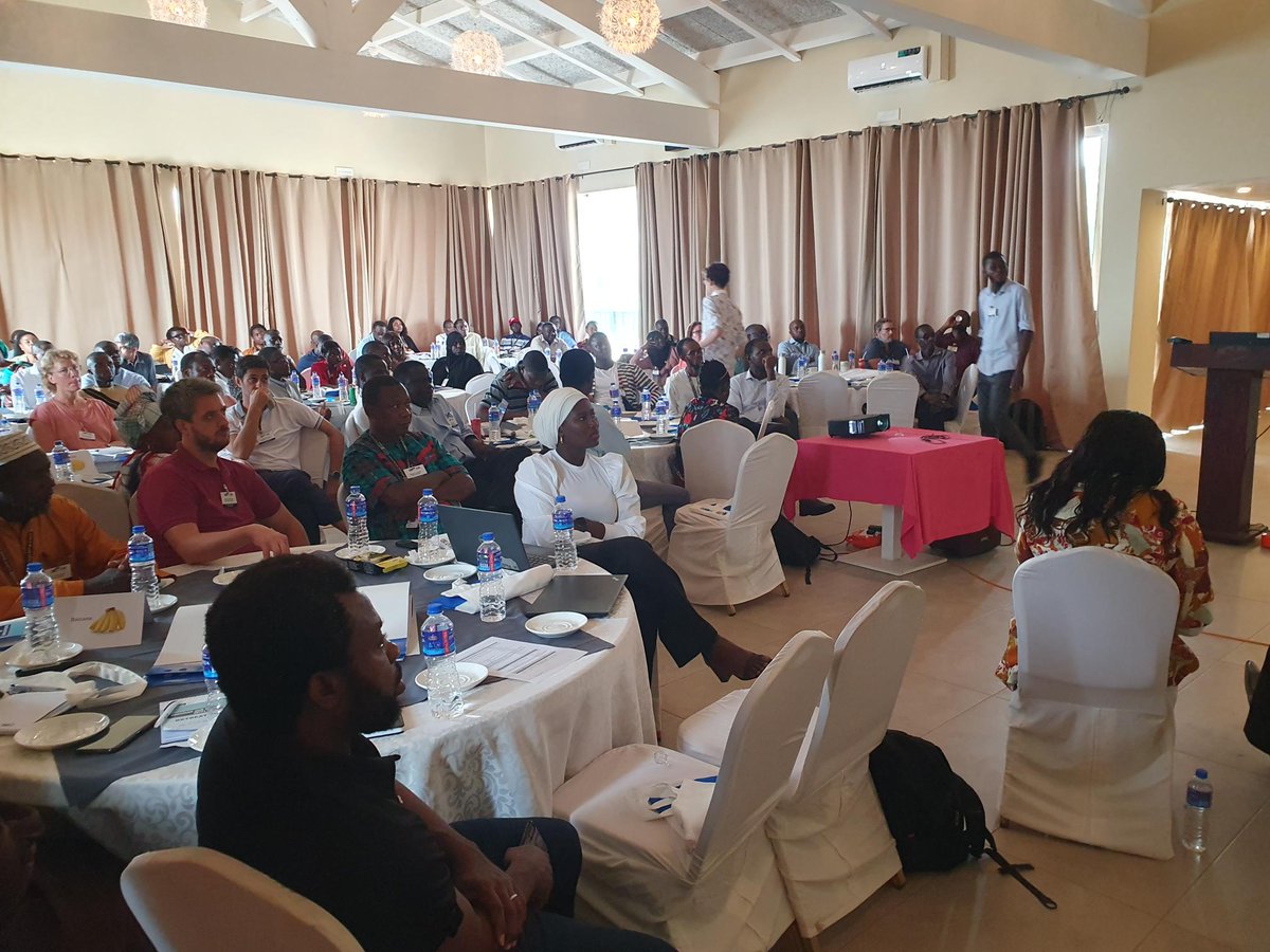 Thanks to all for your contributions to the VIT retreat! 
<a href="/B_KwambanaAdams/">Brenda Kwambana-Adams</a> and <a href="/DrNenehS/">Dr. Neneh Sallah</a> for adding to a thoughtful panel discussion on thriving as an early and mid-career researcher
<a href="/kjambo/">Kondwani Jambo, PhD</a> and @Thushan_deSilva for leading a debate on controlled human infection models.