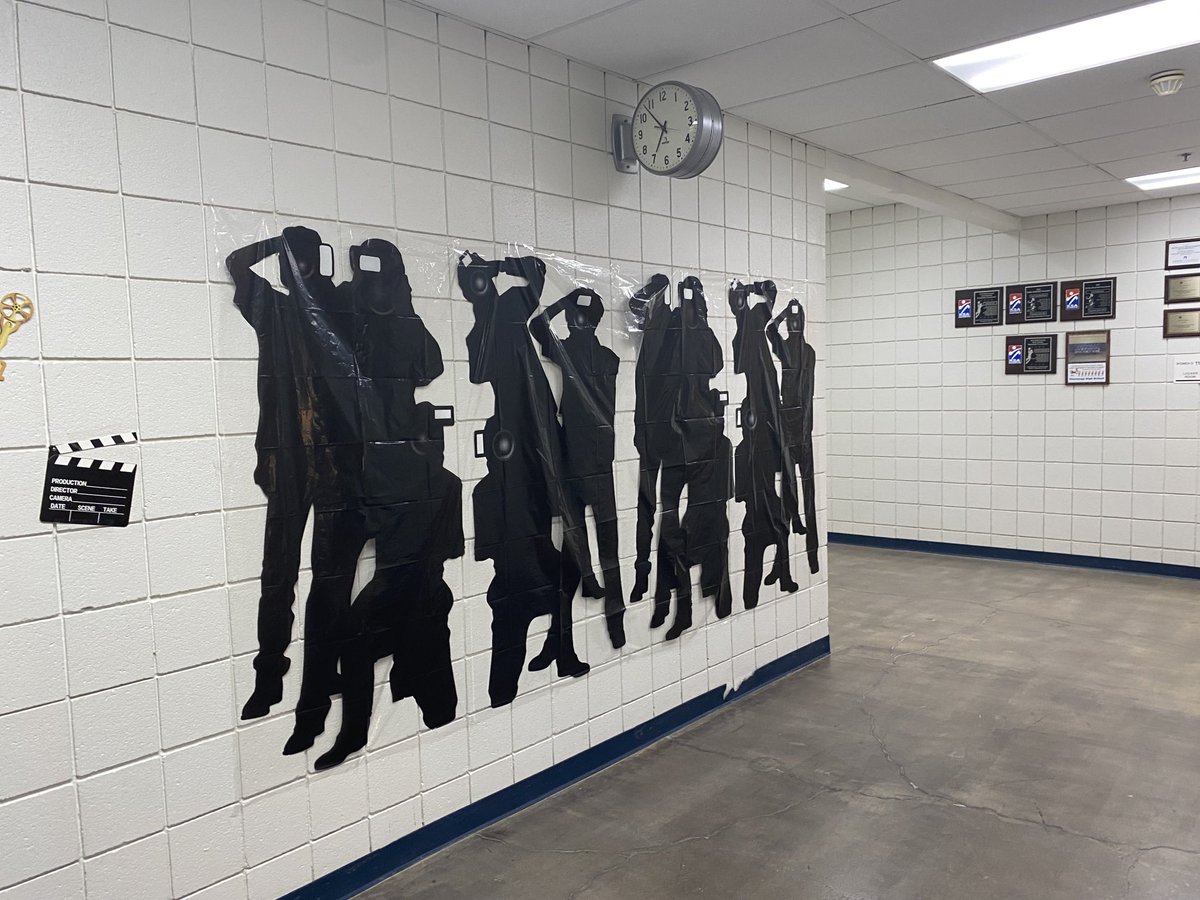 RGriff372's tweet image. HOCO 2023 Paparazzi already lining up to catch a glimpse of the Braves!  #BeBRAVE