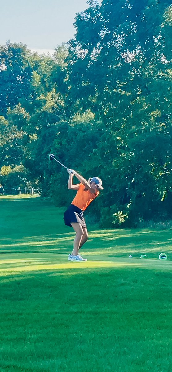 PGAJrLeague's tweet photo. Introducing Team Illinois. 🌅

Led by Kevin Weeks, PGA, this team originates from Cog Hill. 

Fun Fact: The recently participated in "All-Stars and Heroes", an event where the Jr. Leaguers were paired with Veterans participating in #PGAHOPE for a round of golf. https://t.co/NGyVSQmMAL
