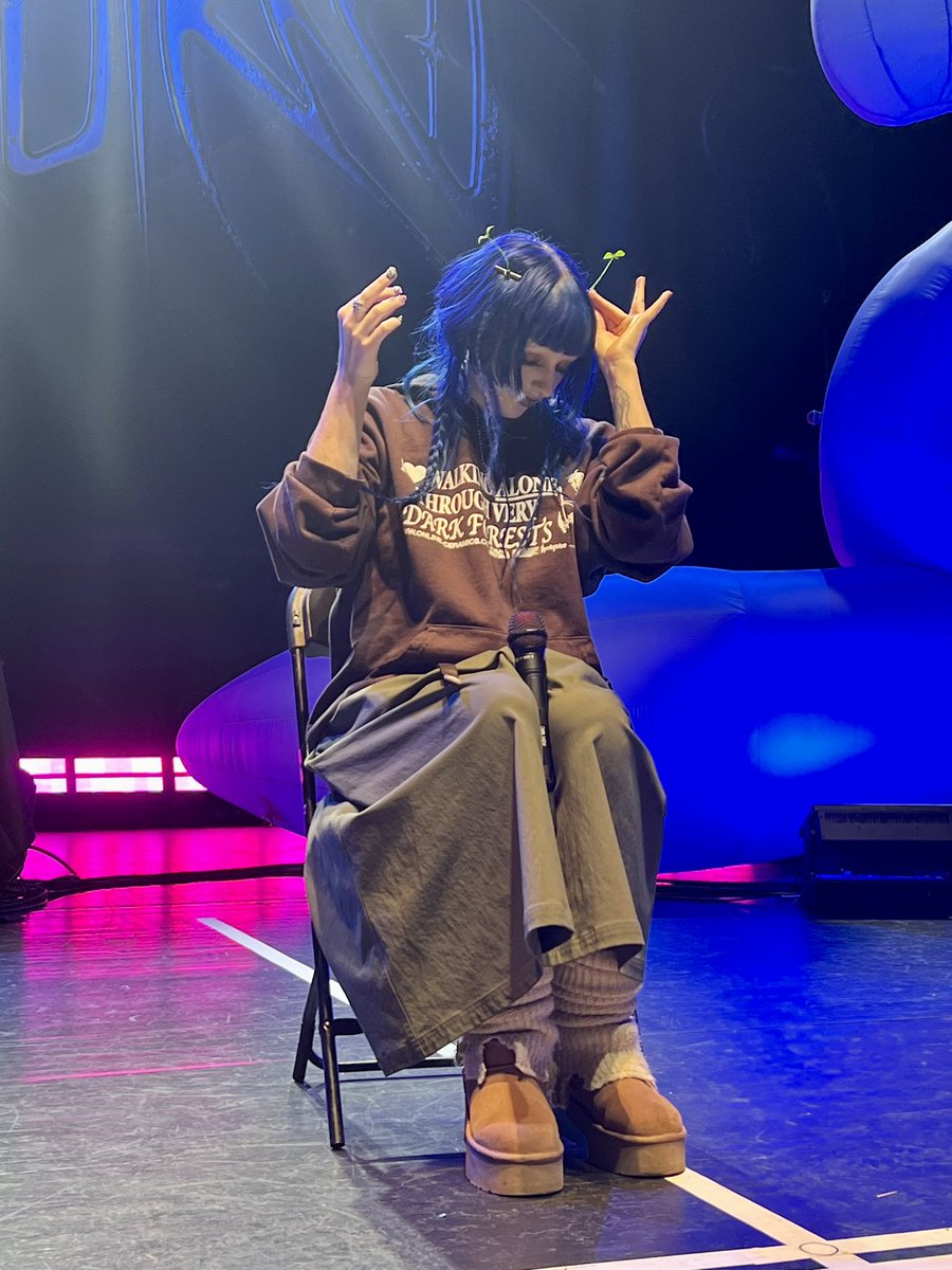 glassplatforms's tweet photo. @ashnikko thank you for letting me&amp; ciera sprout you that was the best moment of my life https://t.co/dgUi8vCYG3