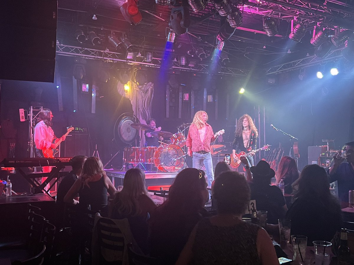 NickFatCat's tweet photo. The iconic Chicago area Led Zeppelin cover band, Kashmir. https://t.co/3coCXvgVLO