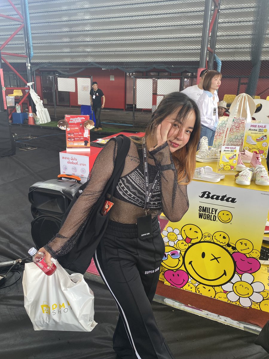 MemmaMiniday's tweet photo. วันนี้เป็นคนแท่ๆ ที่บูธบาจา #BataAnotherChance https://t.co/Amk9msa320