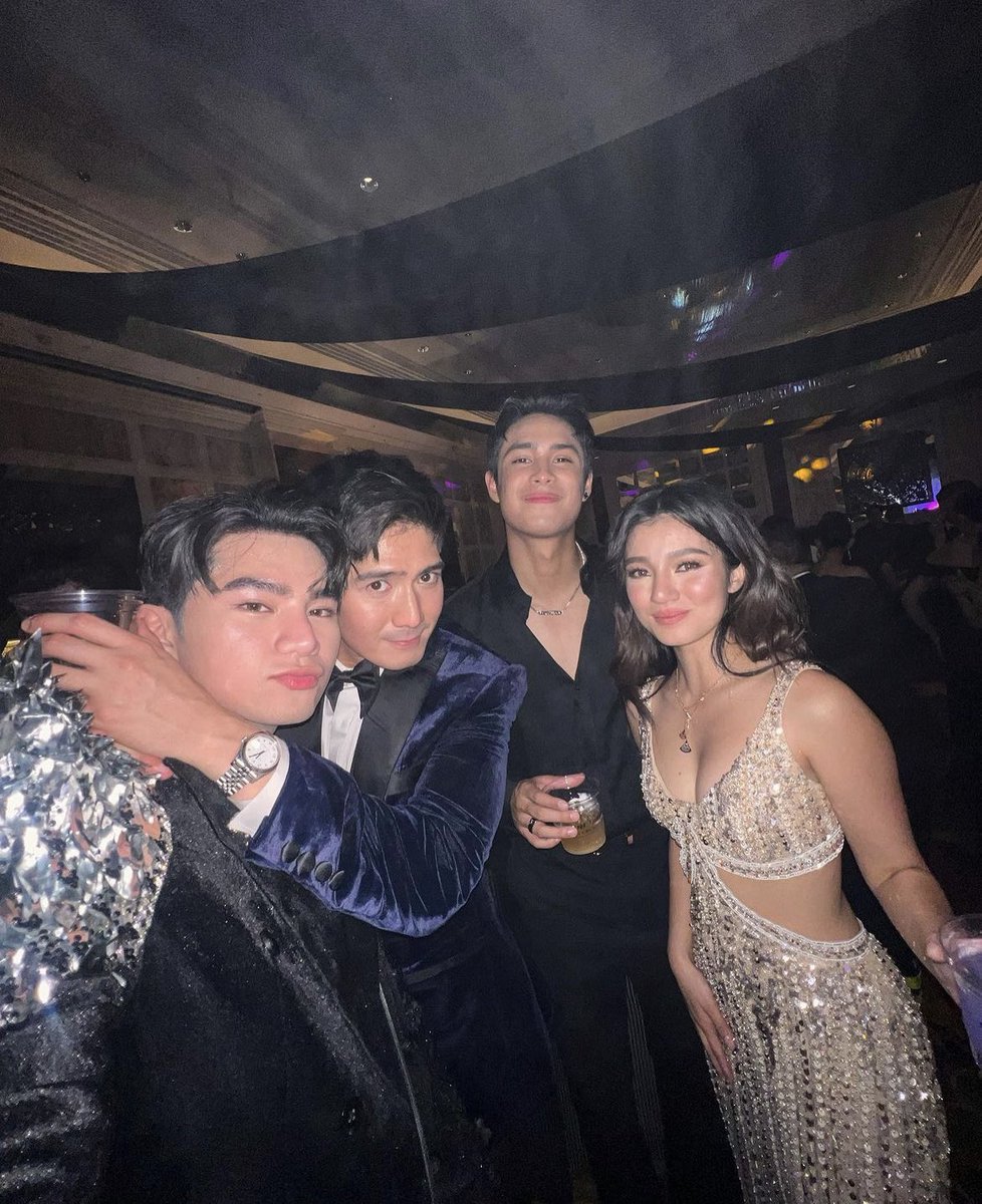 candynibelle's tweet photo. DonBelle with Kuya Robs and Gello 

GHASSH @bellemariano02 YOU’RE SO SEXY

DONBELLE ABALLazing STARS

#BELLEOfTheBall
#DazzlingDONNYOfTheBall https://t.co/KEhD8eAXN5