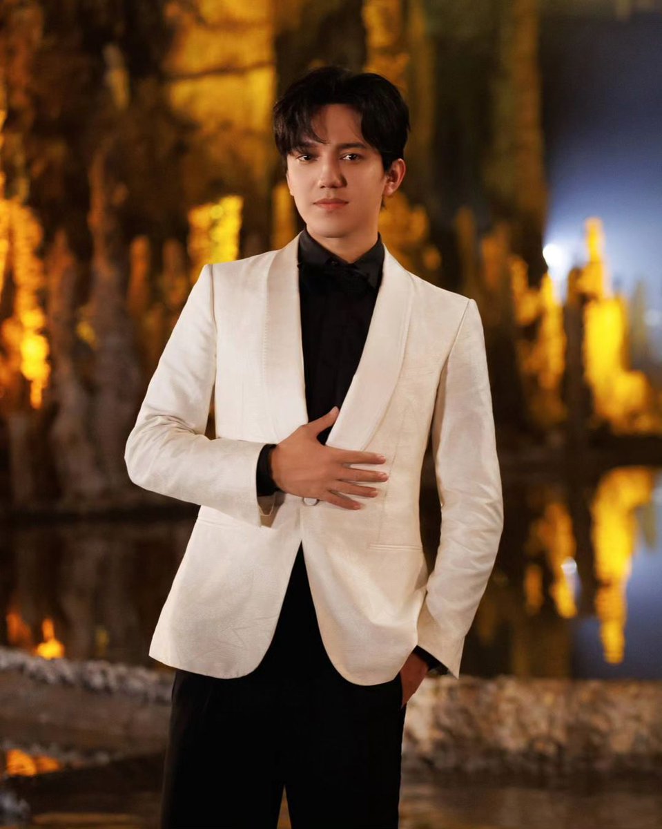 dimash_usa's tweet photo. More awesome pictures of Dimash from the 2023 Mid-Autumn Festival Gala 🔥🔥🔥

Cr: Dimash Studio

@dimash_official
#dimash #music 
#weloveyouintheusa https://t.co/SxMJlsCRy7