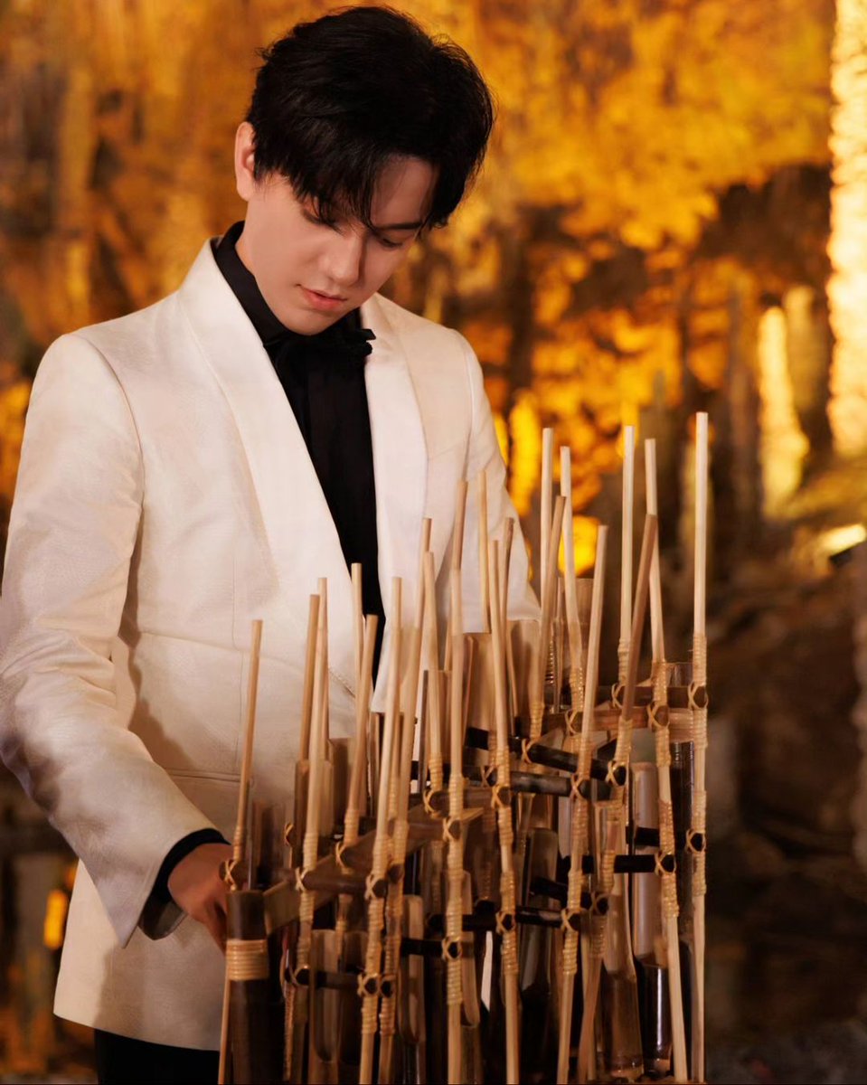 dimash_usa's tweet photo. More awesome pictures of Dimash from the 2023 Mid-Autumn Festival Gala 🔥🔥🔥

Cr: Dimash Studio

@dimash_official
#dimash #music 
#weloveyouintheusa https://t.co/SxMJlsCRy7