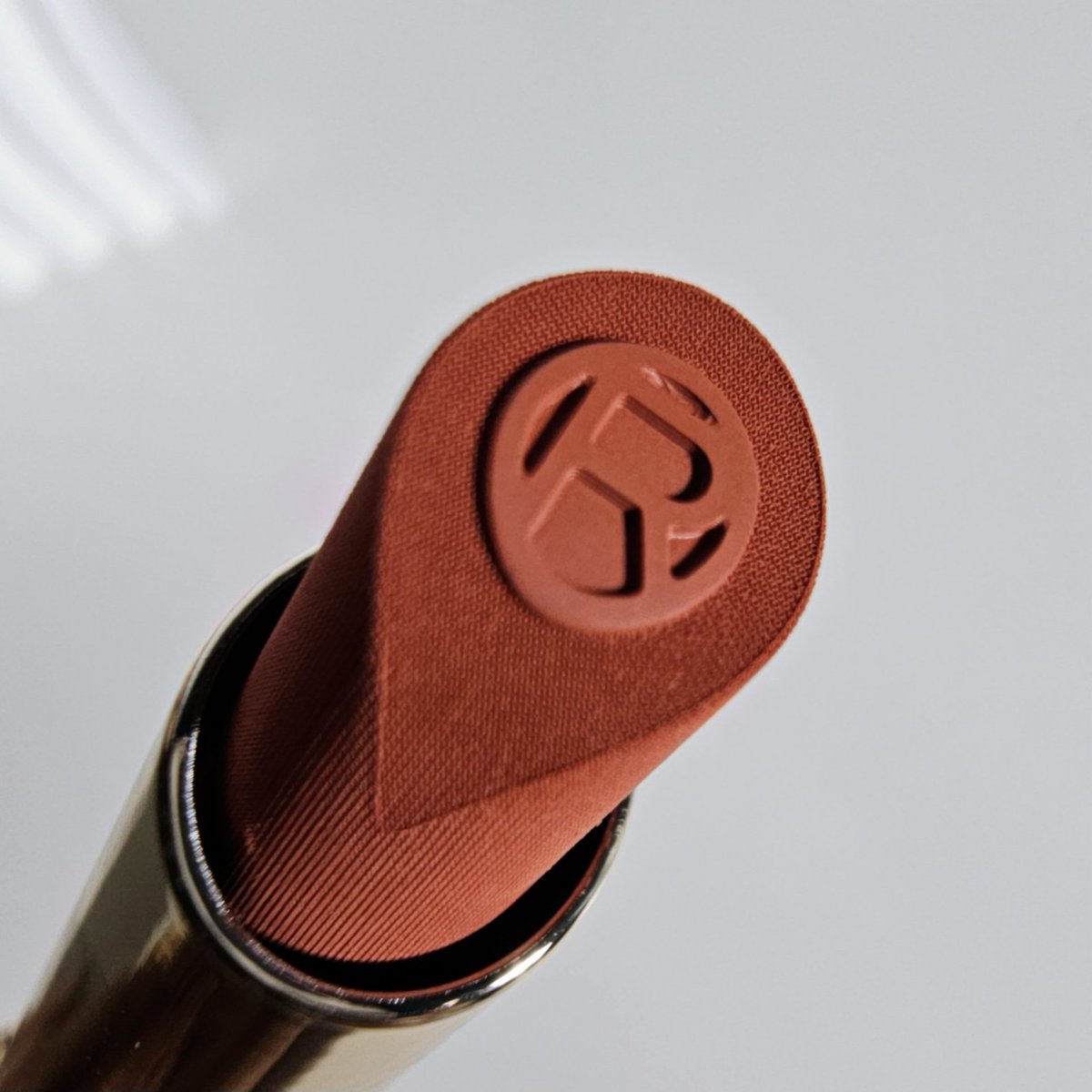 PEARY_OFFICIAL's tweet photo. สอยน้อง COLOR RICHE INTENSE VOLUME MATTE สี 614 Sweet Papaya แท่งละ 299.- สีสวย ชัด ติดทน รุ่นนี้สามารถเกลี่ยได้ทั้งแบบเบลนๆ หรือทาแบบชัดๆฟาดๆ ก็ทำได้ ชอบความ Luxury เบาๆของตัวแพ็กเกจ มันเริ่ด กับราคา คือมันดีจนไม่รู้จะติอะไร ✨
#lorealparis #loreallipstick #รีวิว #ลิปออกใหม่ https://t.co/9qTWhjaI8O
